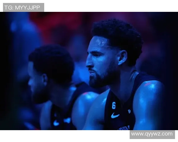 足球明星汤普森精彩瞬间照片集锦展现他的非凡魅力与球场风采 足球明星汤普森精彩瞬间照片集锦展现他的非凡魅力与球场风采